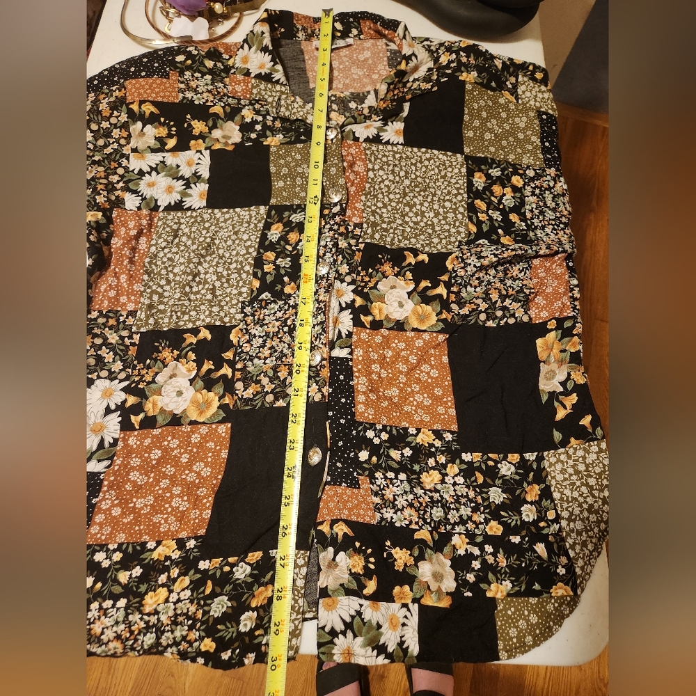 VTG Button-Up Shirt - Picture 7 of 11